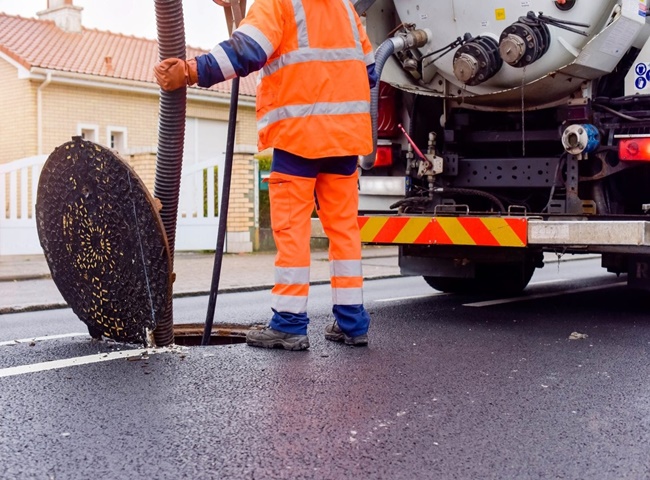 Công ty rút hầm cầu quận 3 tiến hành xử lý và bảo hành